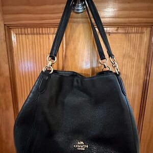 Used Coach "Hallie"
Shoulder Bag black